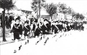 Foto: BSV Archiv - Schützenfest 1939, Festzug am Marktplatz mit Zugführer Hans Baum.