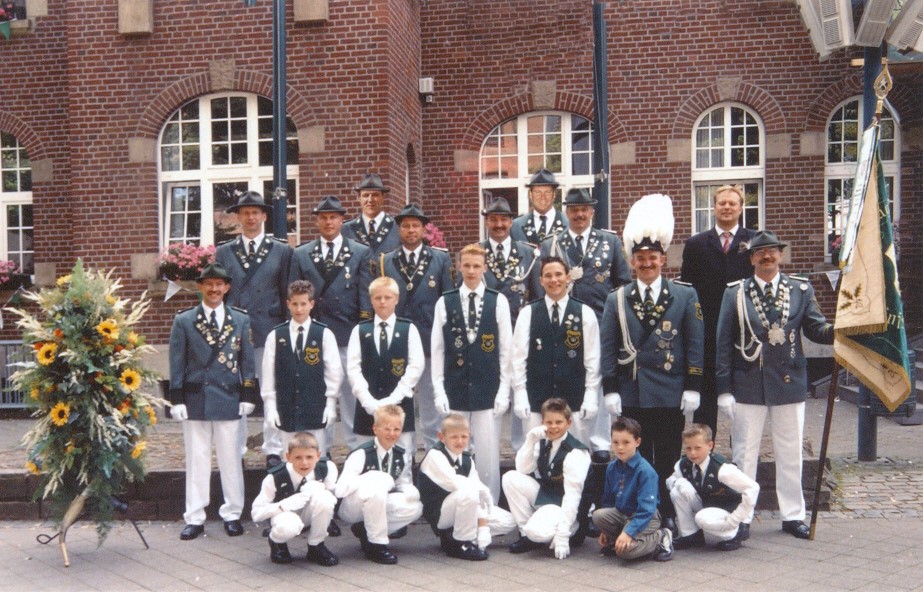 Von links nach rechts: M. Nowak, C. Thron W. Kranz, T. Wehner, R. Klabunde, W. Glaser, H.-D. Ladermann, K.-U. Harth, F. Sommerfeld, M. Sommerfeld, A. Zölfl, S. Ladermann, P. Kosbab, U. Kosbab, F. Schwertner C. Kranz, D. Dietz, M. Kranz, M. Klabunde, J. Harth, M. Sommerfeld 