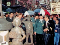 Der Schützebrunnen bei der Einweihung 1989